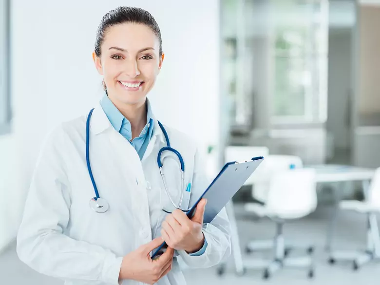 Zanik węchu przy COVID-19 a wizyta u laryngologa: czy warto?